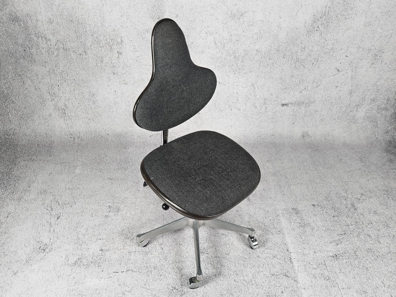 SWIVEL OFFICE CHAIR
