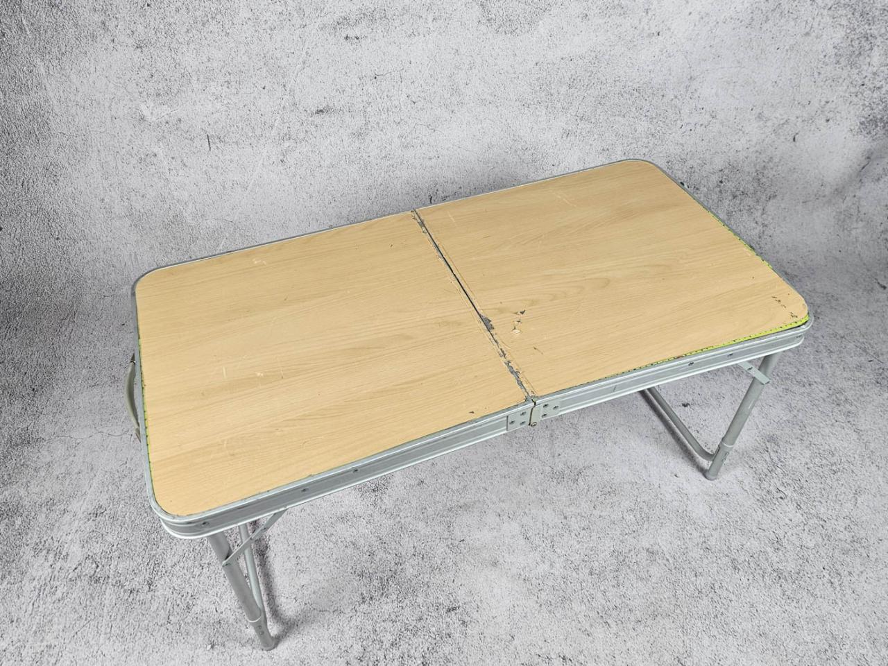 FOLDING CAMPING TABLE