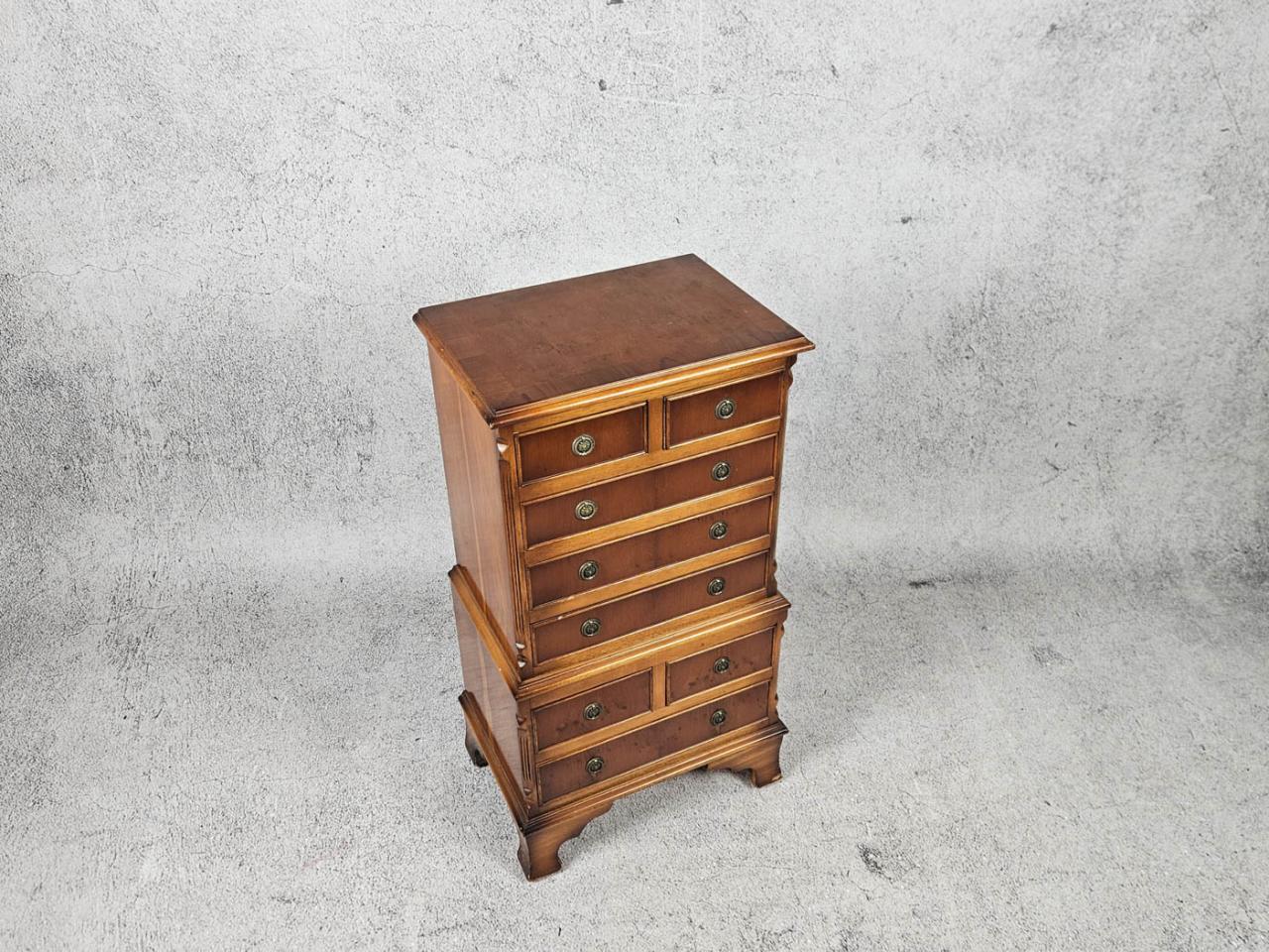 CABINET WITH DRAWERS