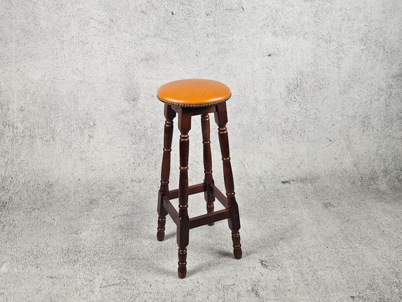 BAR STOOL