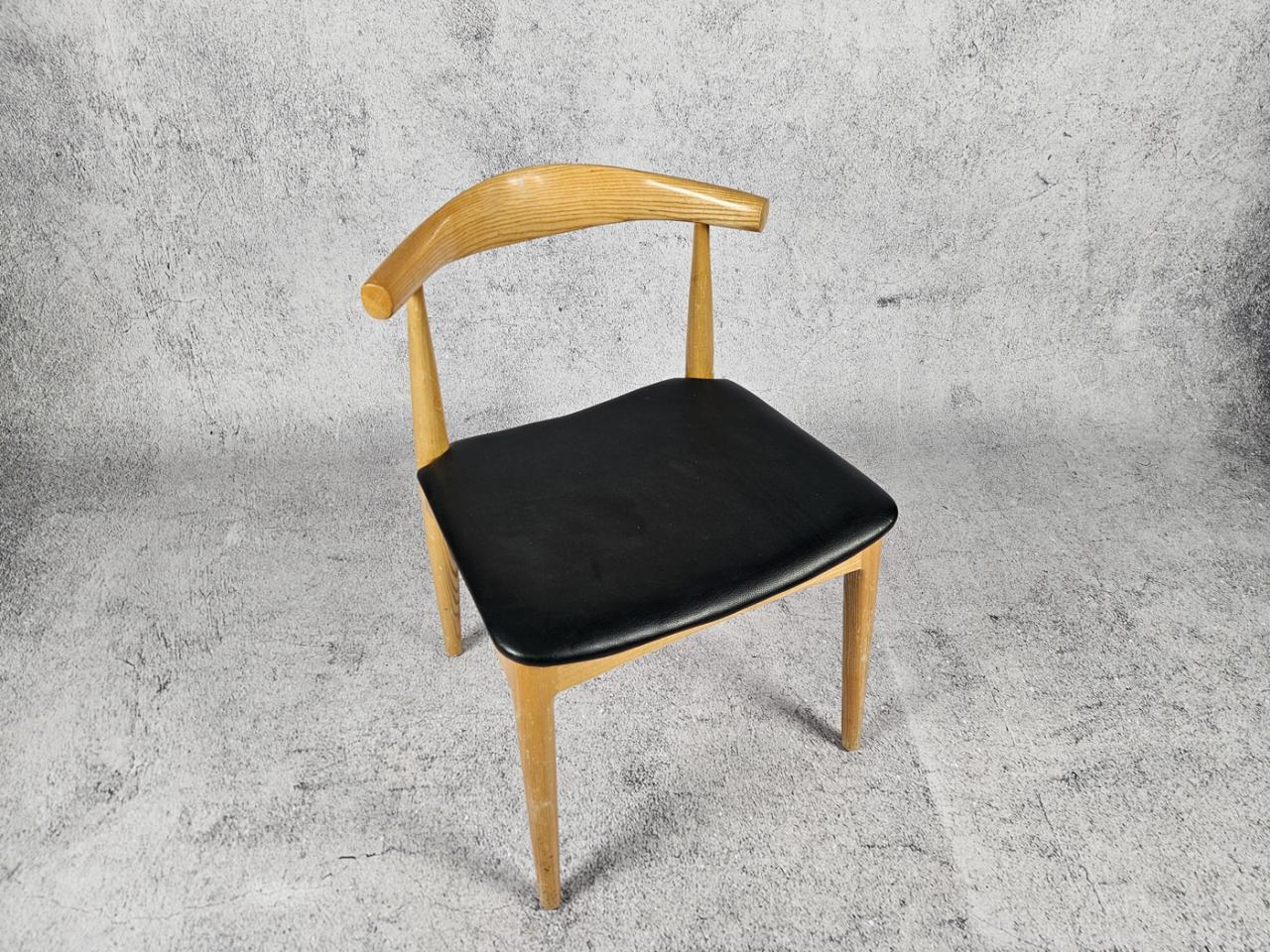 ELBOW STYLE CHAIR H. WEGNER
