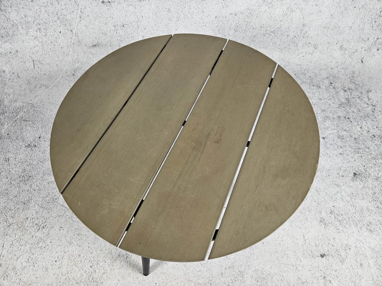 GARDEN TABLE