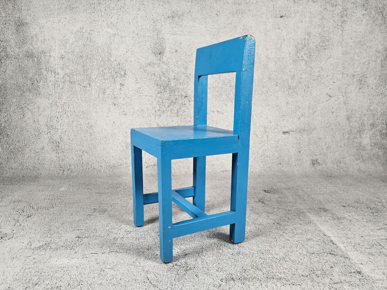 CHILDREN'S CHAIR