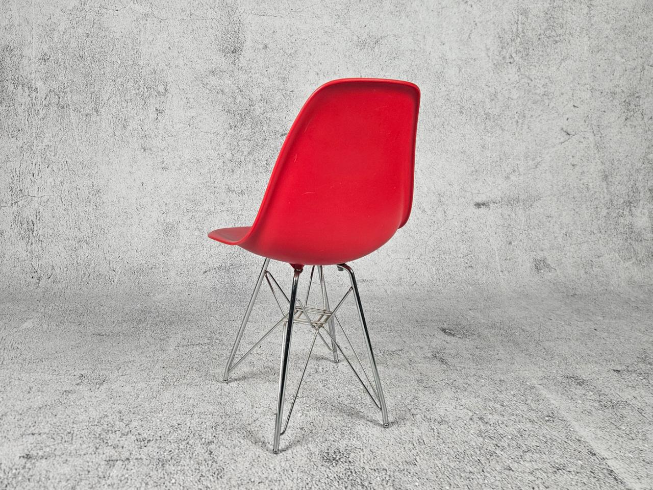 CHILDREN'S CHAIR