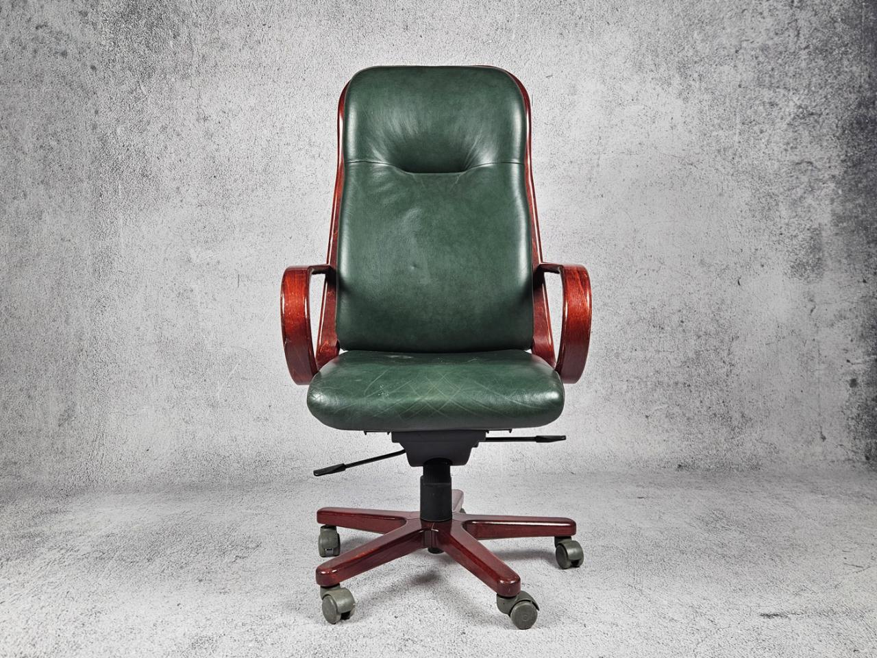 SWIVEL OFFICE CHAIR