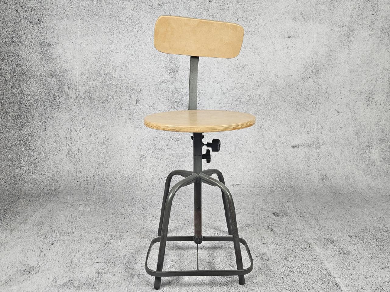 SWIVEL CHAIR