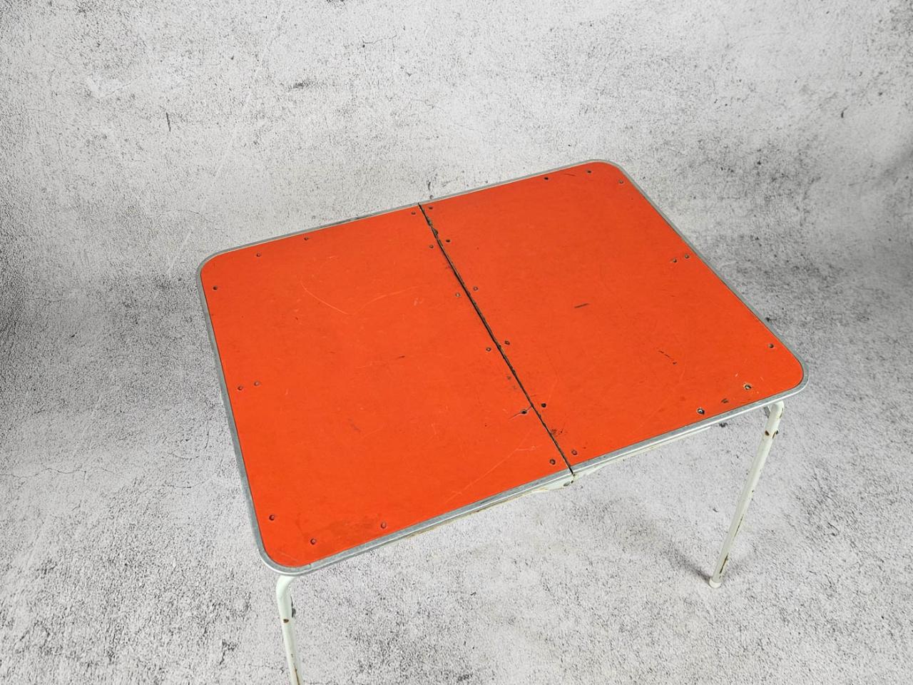 FOLDING CAMPING TABLE