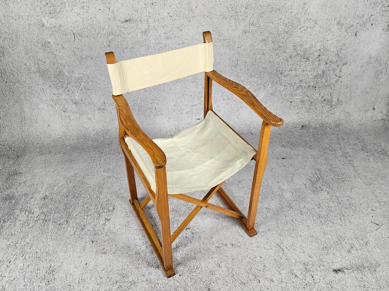 DIRECTOR'S CHAIR
