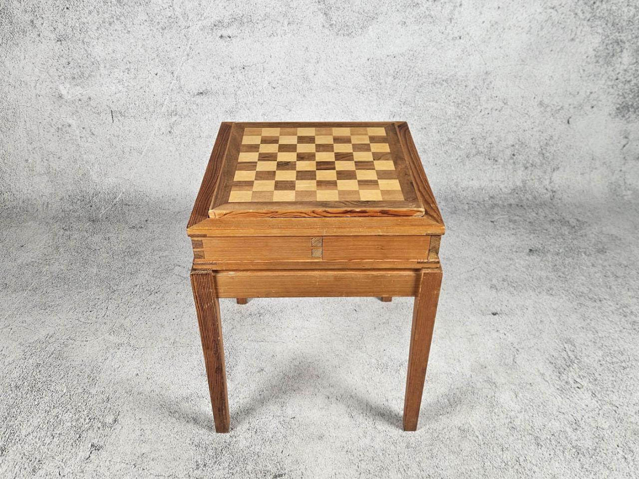 CHESS TABLE