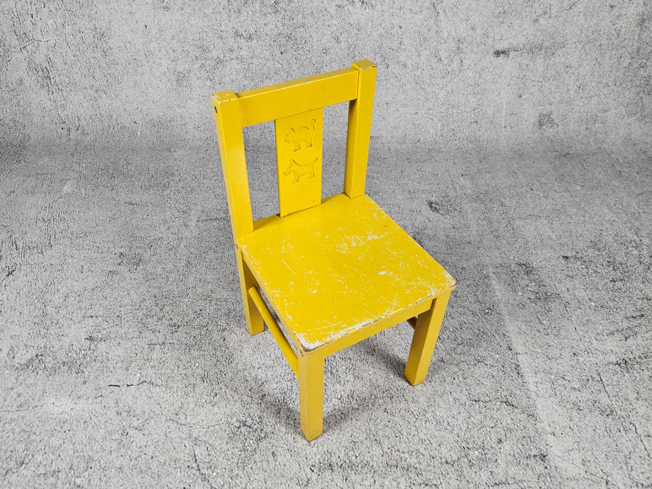 CHILDREN'S CHAIR