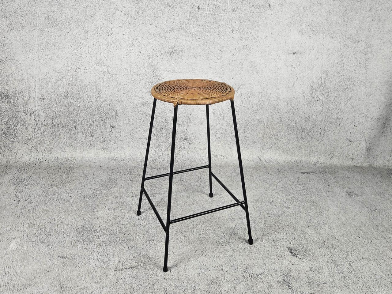 BAR STOOL