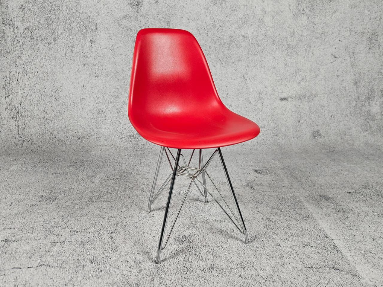 CHILDREN'S CHAIR