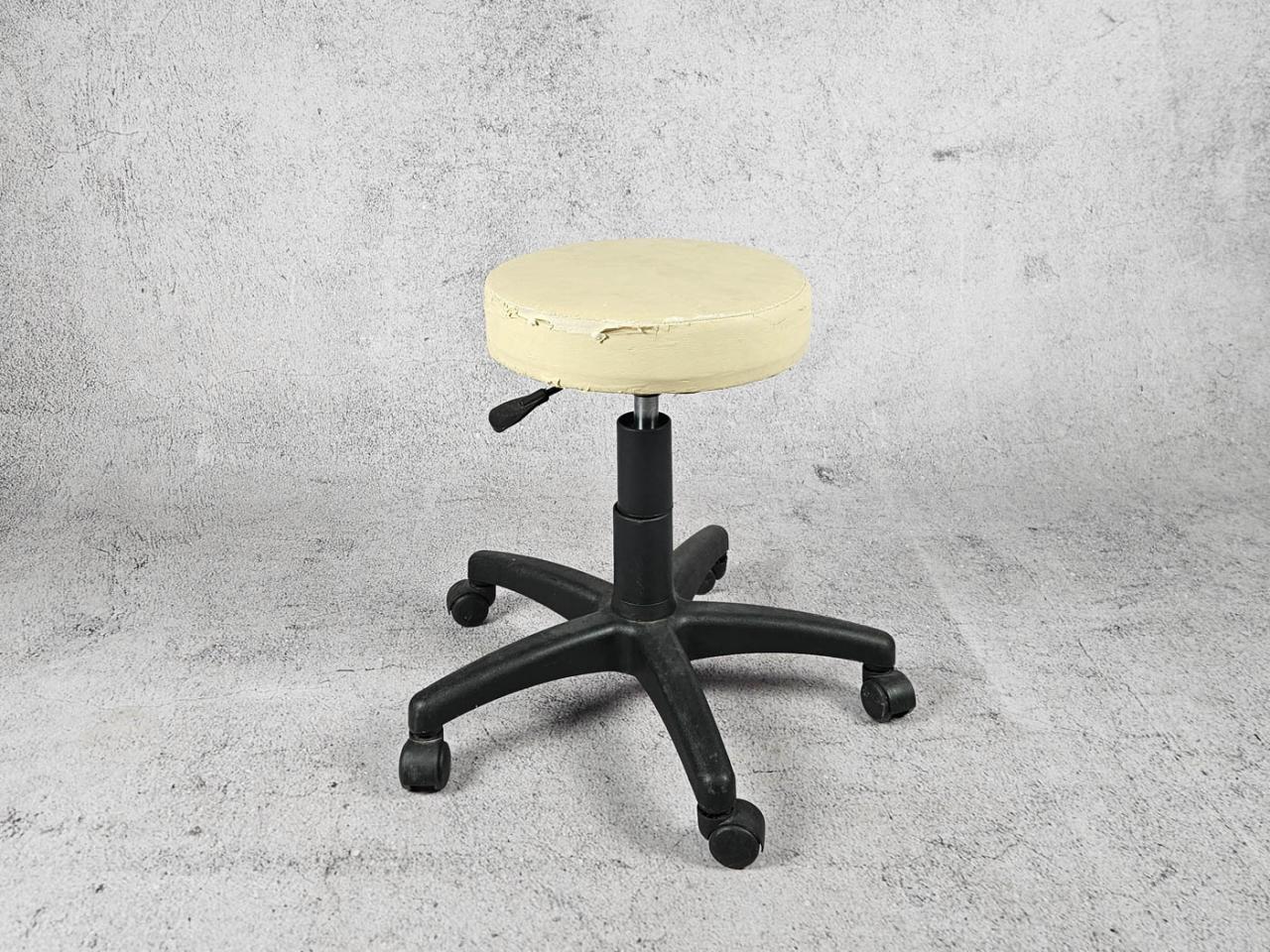 HOSPITAL STOOL