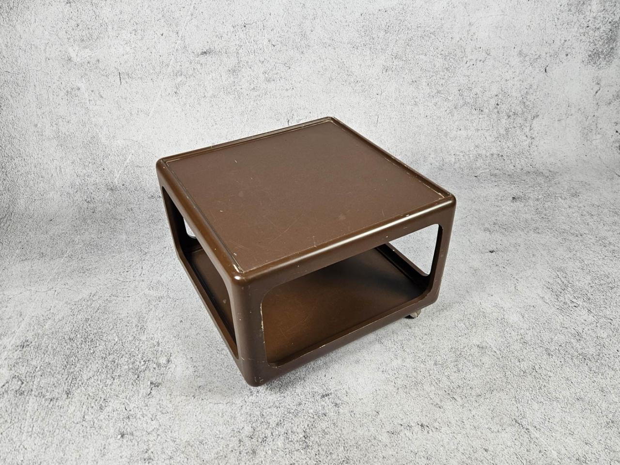 COFFEE TABLE ON WHEELS