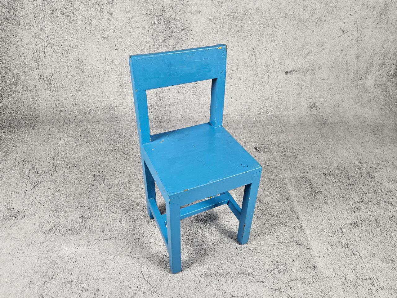 CHILDREN'S CHAIR