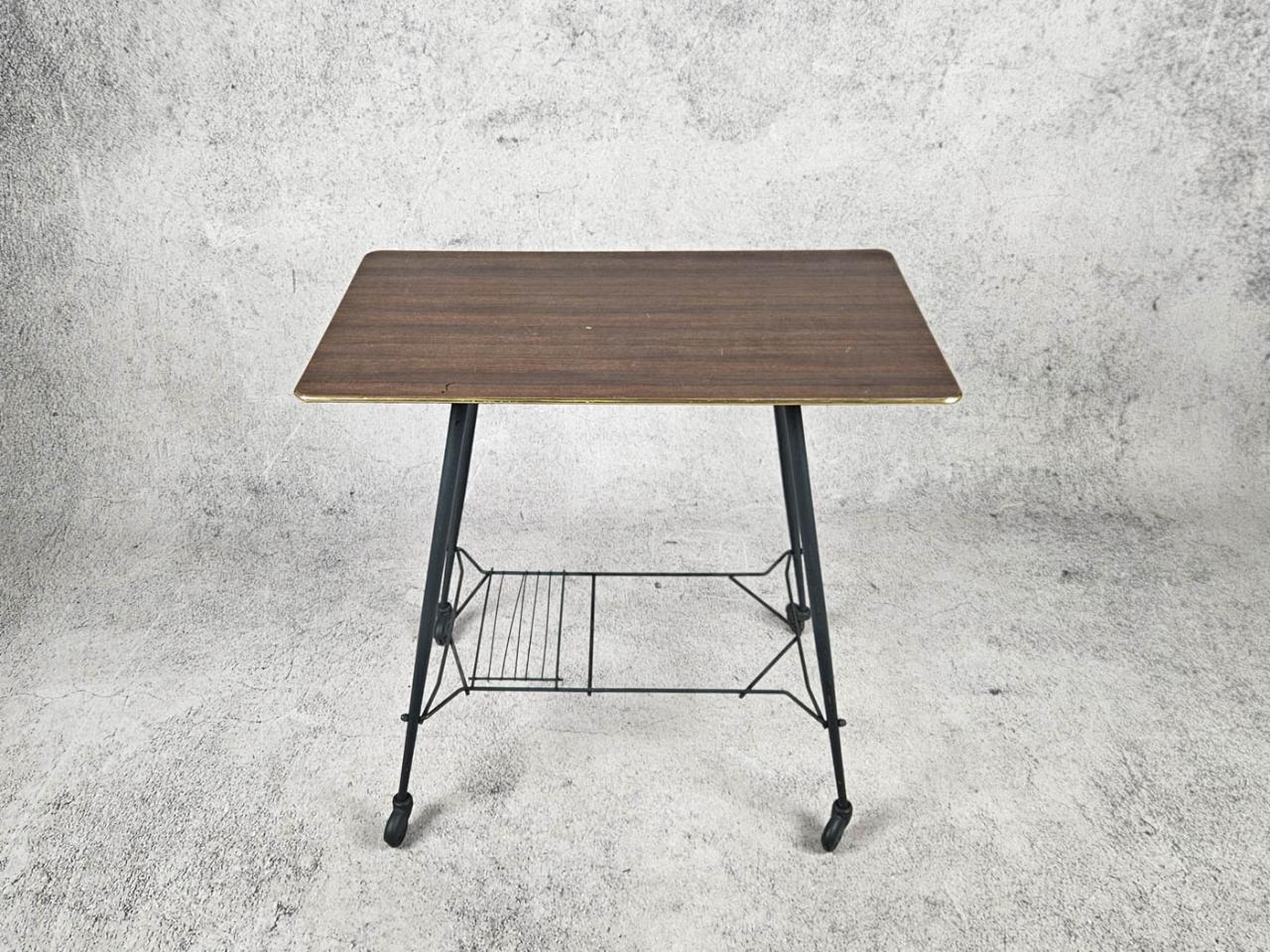 TABLE ON WHEELS