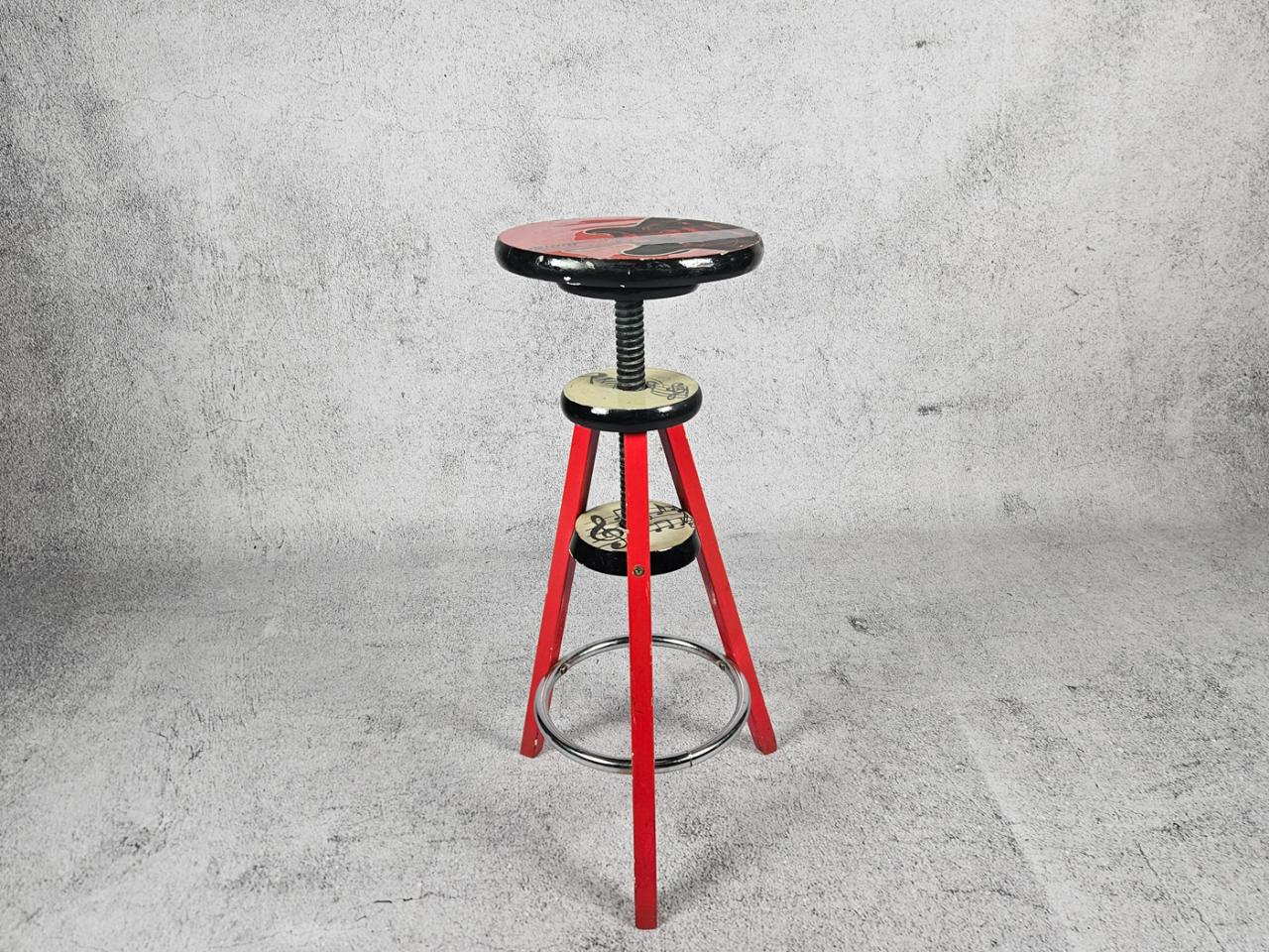 BAR STOOL