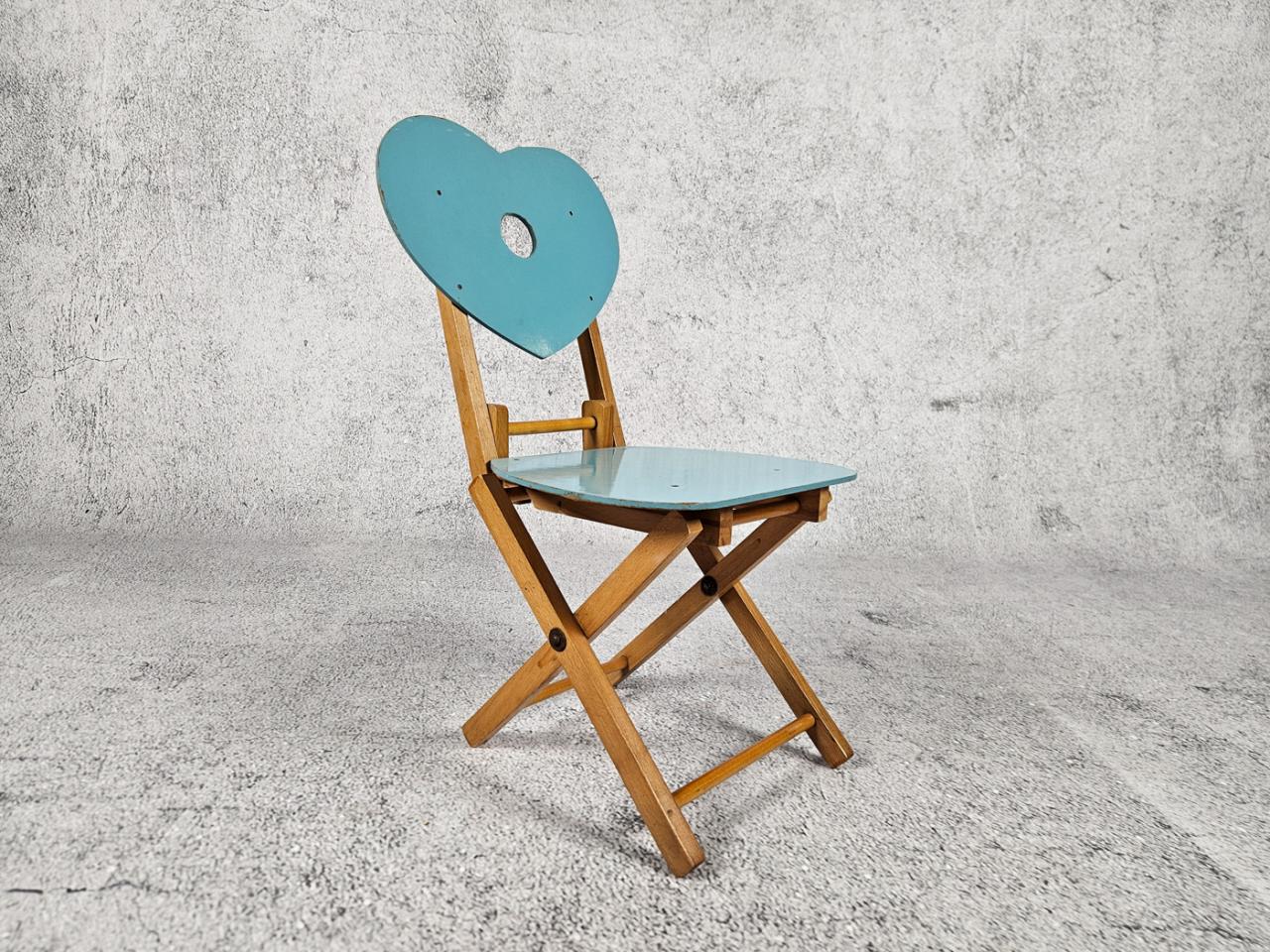 CHILDREN'S CHAIR