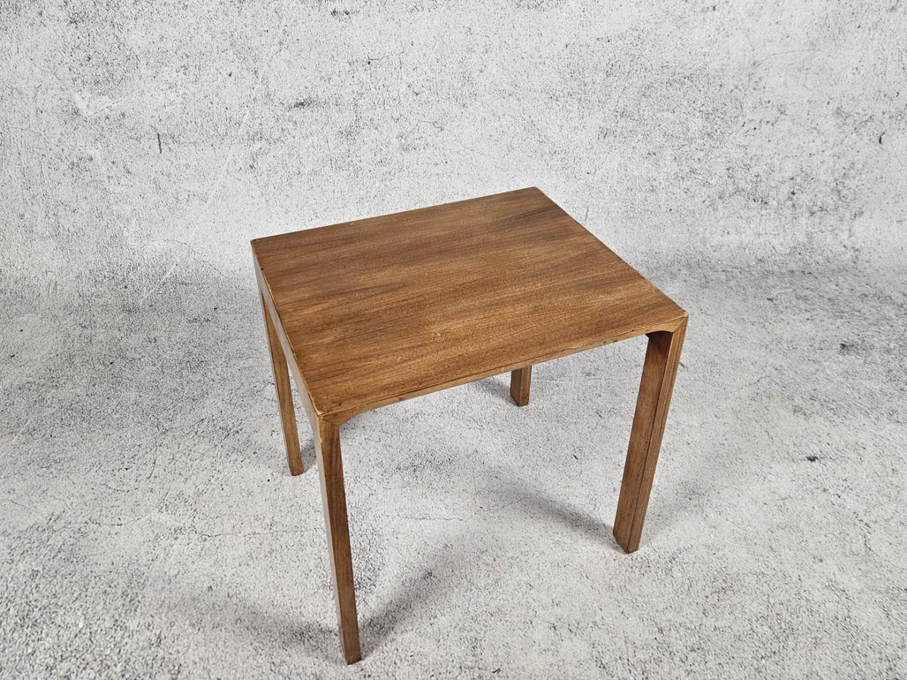 SCANDINAVIAN TABLE
