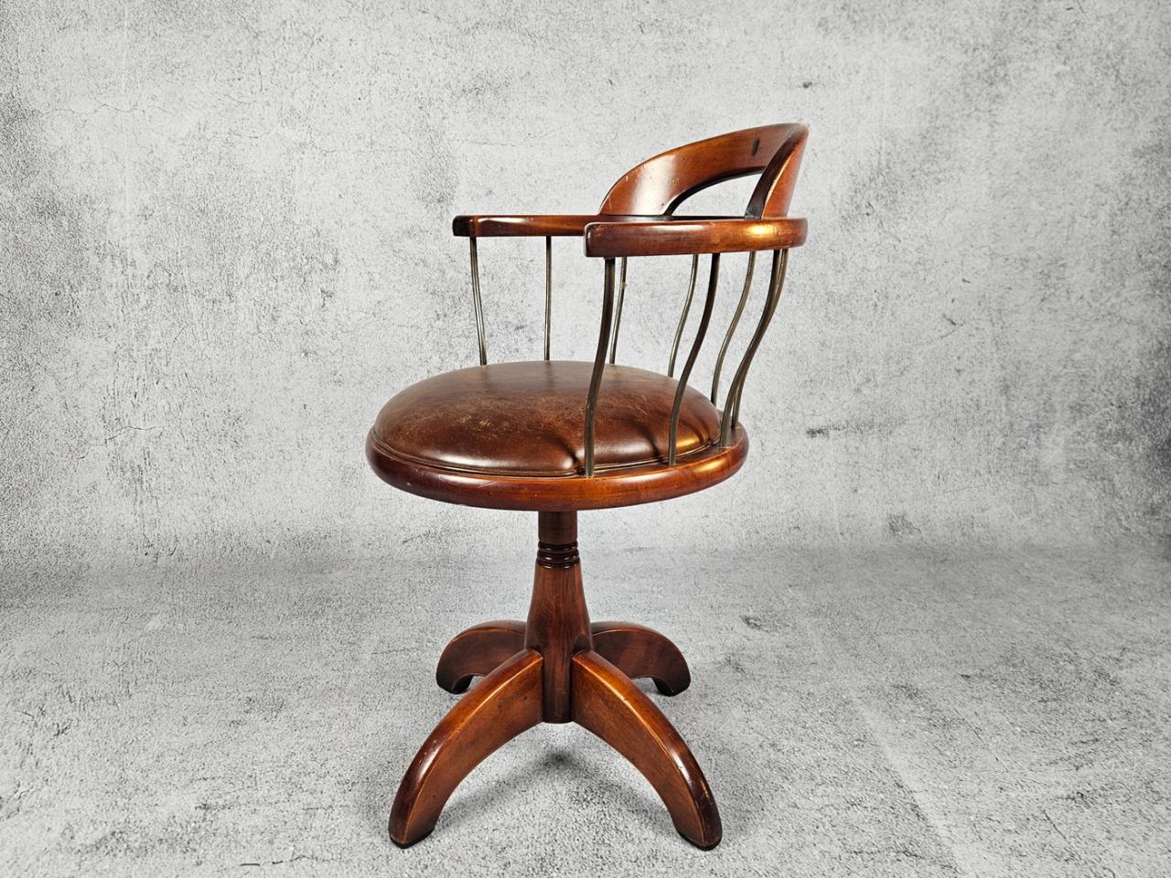 SWIVEL OFFICE CHAIR