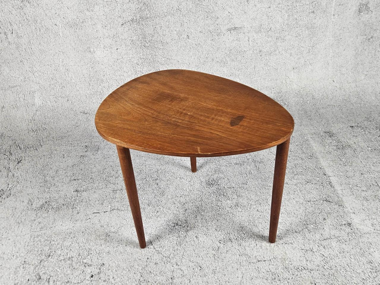 SCANDINAVIAN TABLE