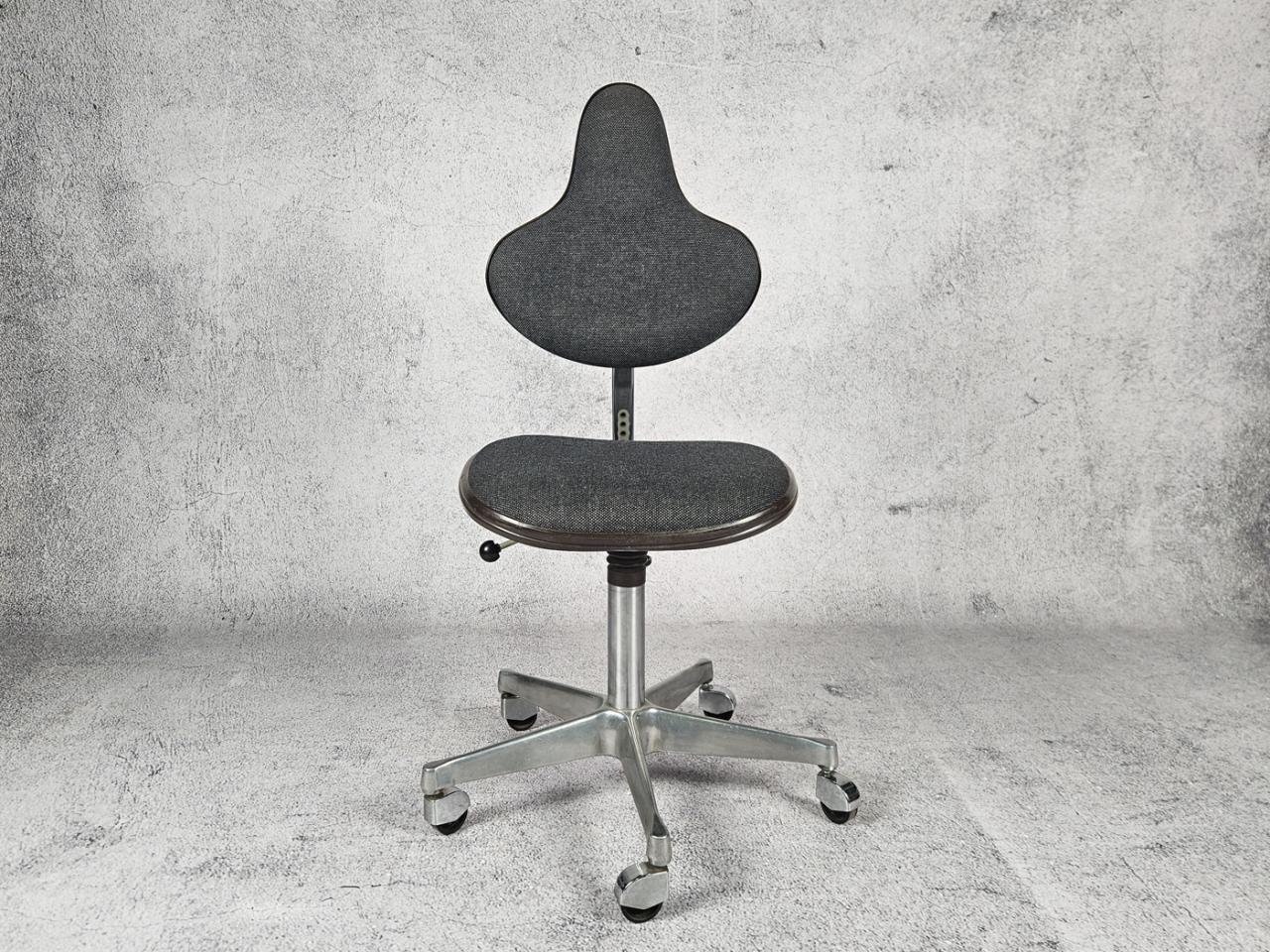 SWIVEL OFFICE CHAIR
