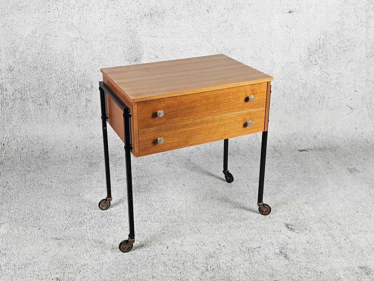 CABINET ON WHEELS