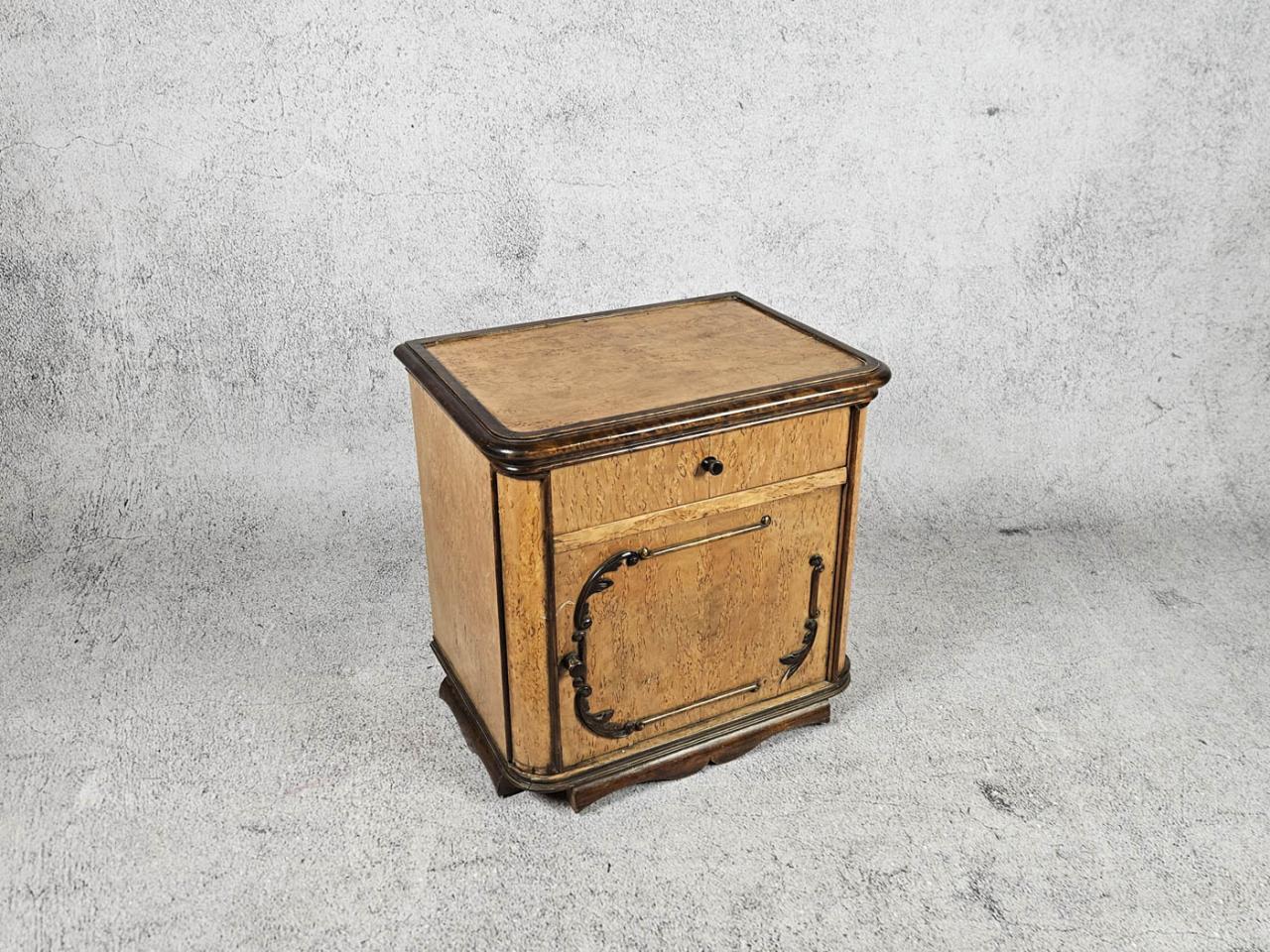 BEDSIDE TABLE