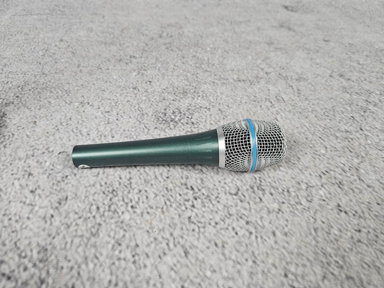 MICROPHONE