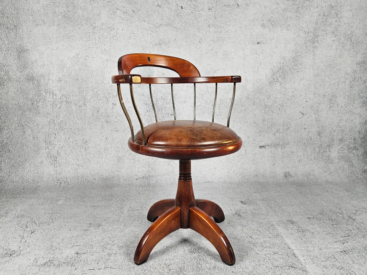 SWIVEL OFFICE CHAIR