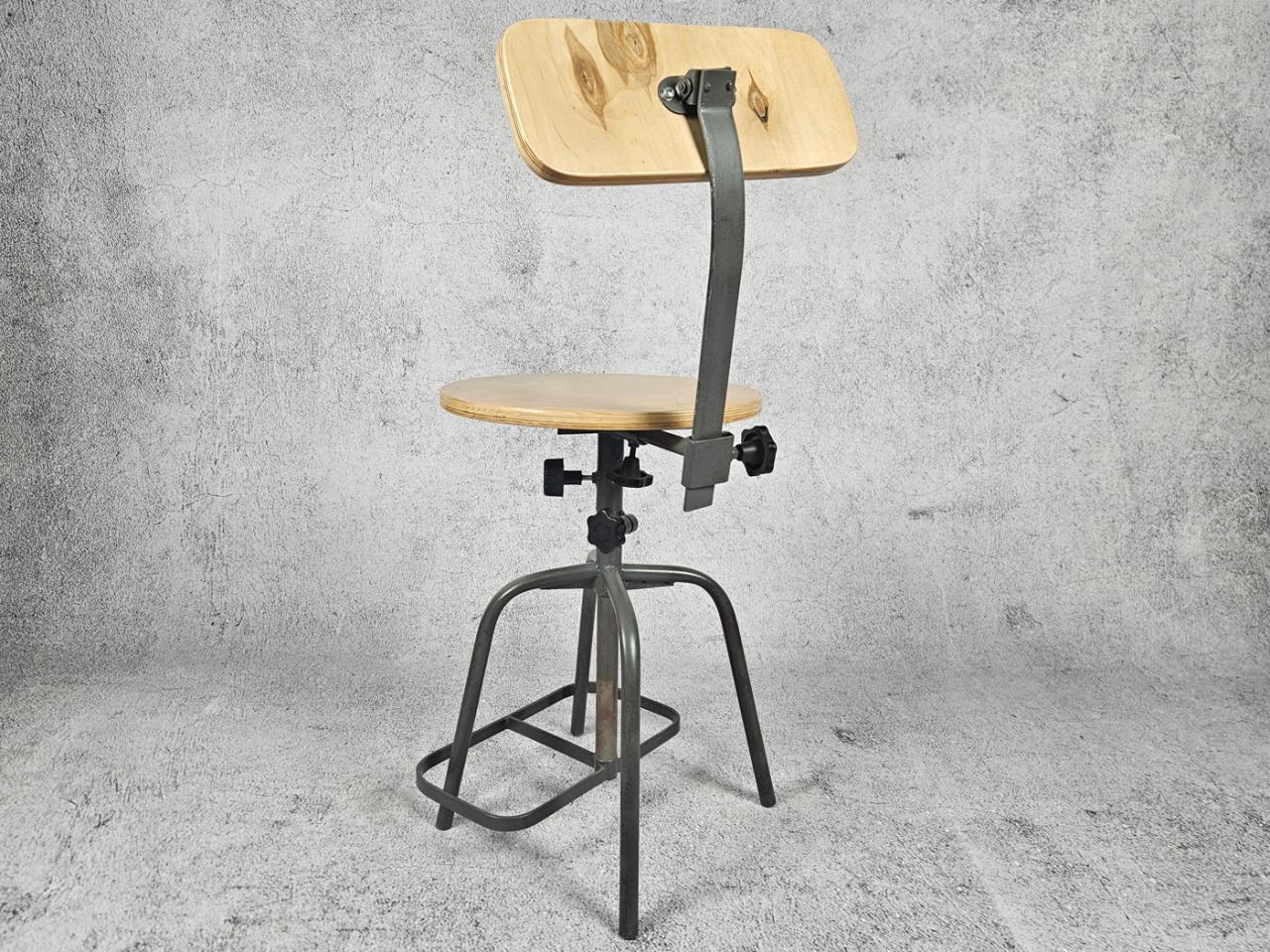 SWIVEL CHAIR