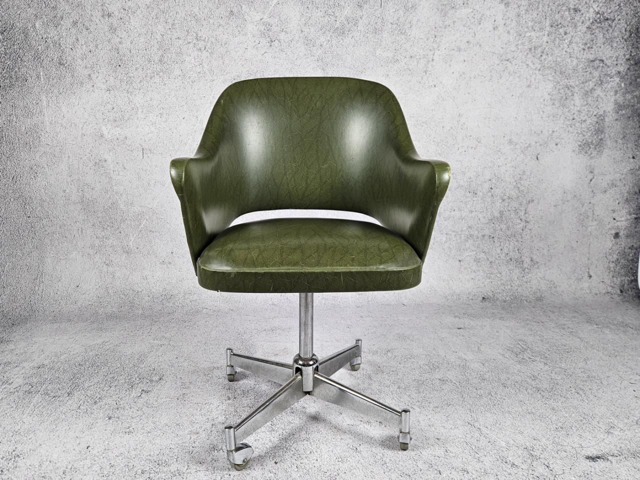 SWIVEL OFFICE CHAIR