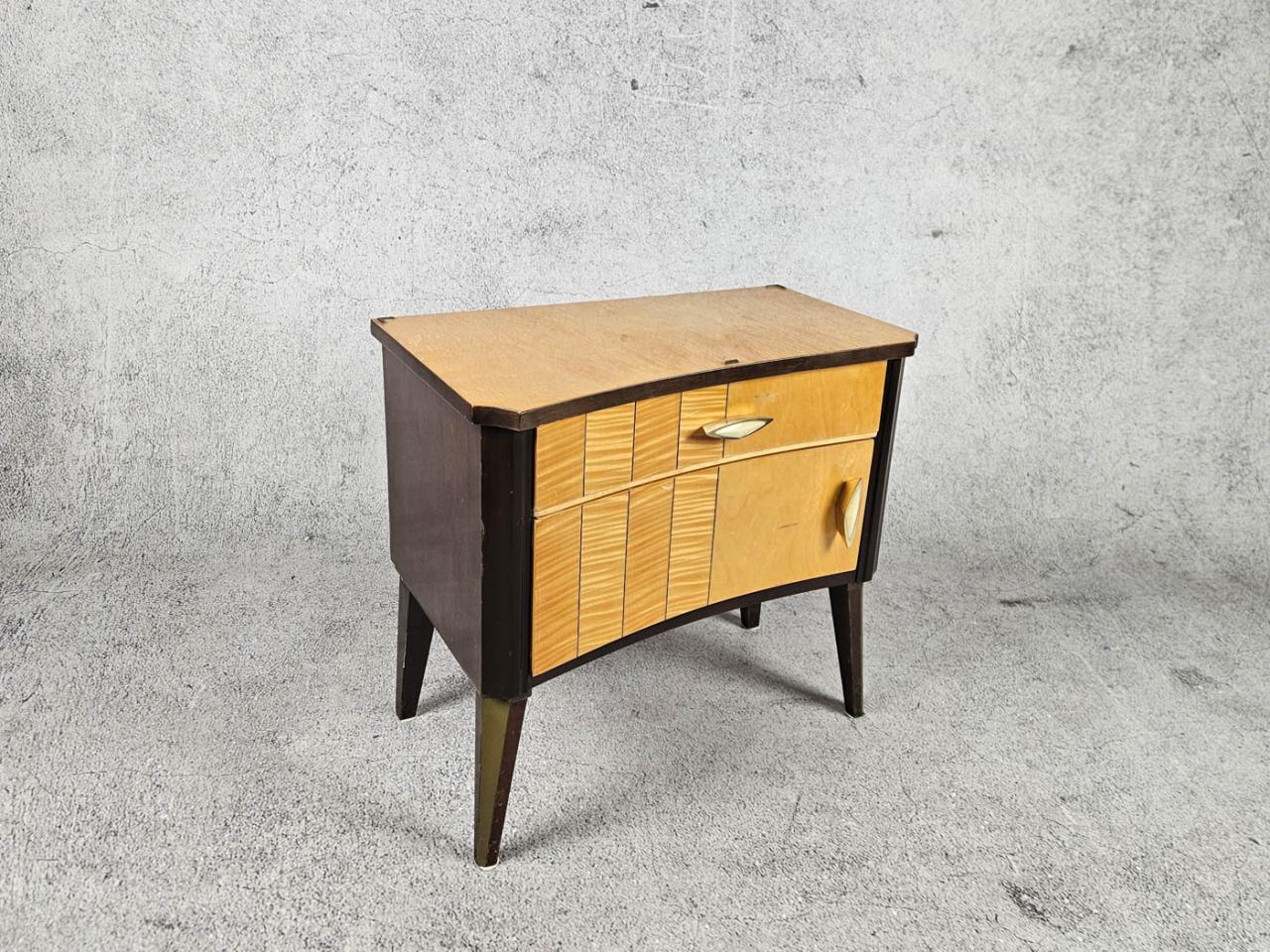 NIGHTSTAND