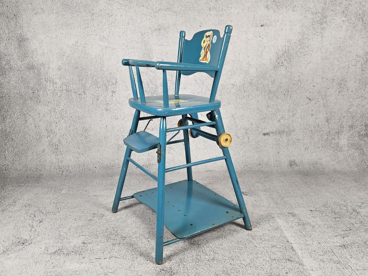 FEEDING CHAIR
