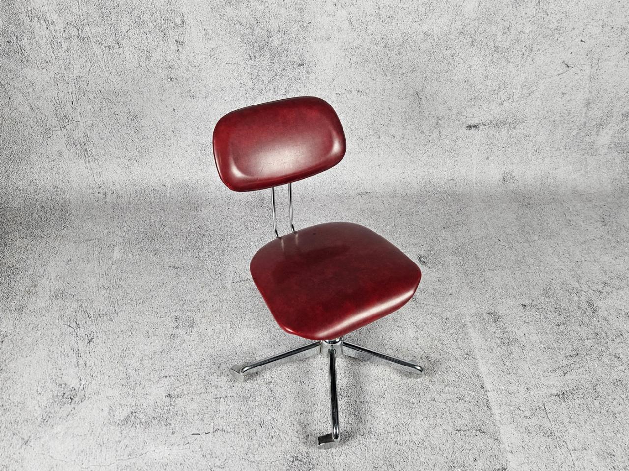 SWIVEL OFFICE CHAIR