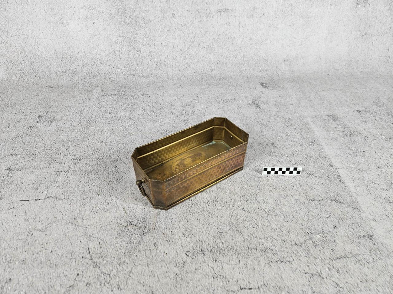 CONTAINER