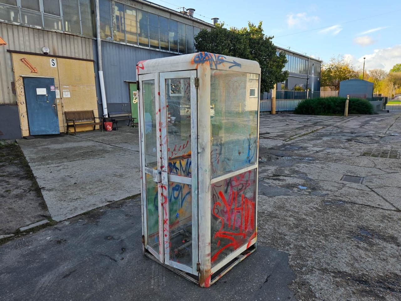 BUDKA TELEFONICZNA Z AUTOMATEM