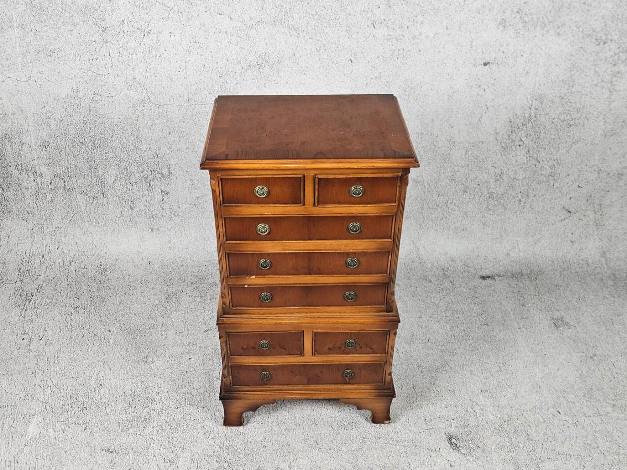 CABINET WITH DRAWERS