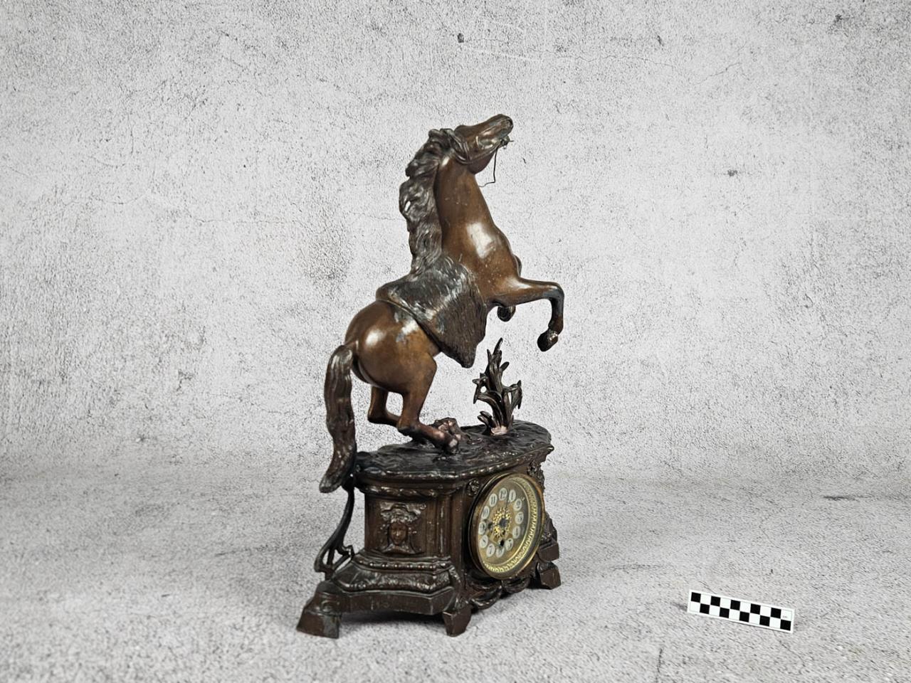 MANTEL CLOCK