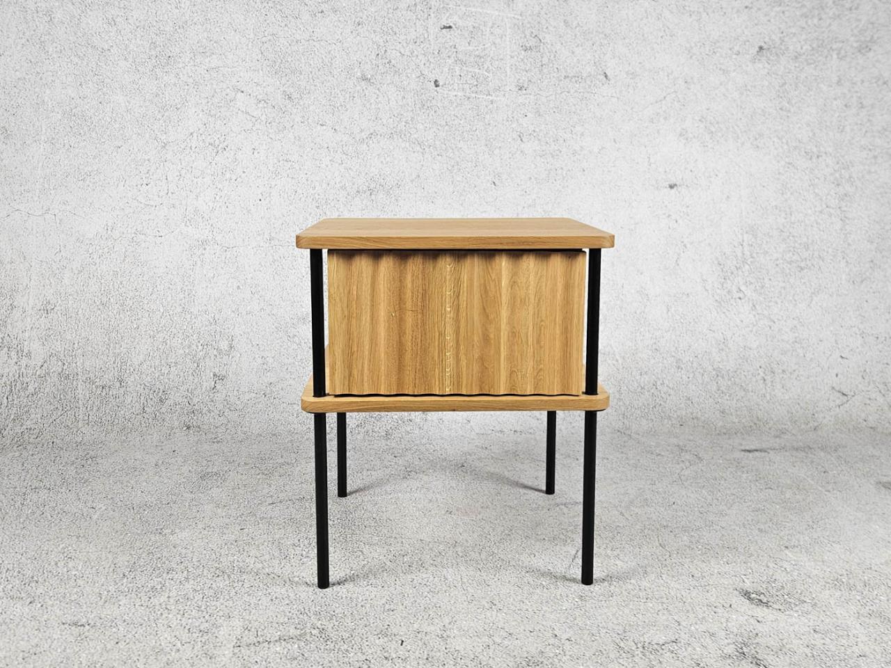 NIGHTSTAND, TAMO