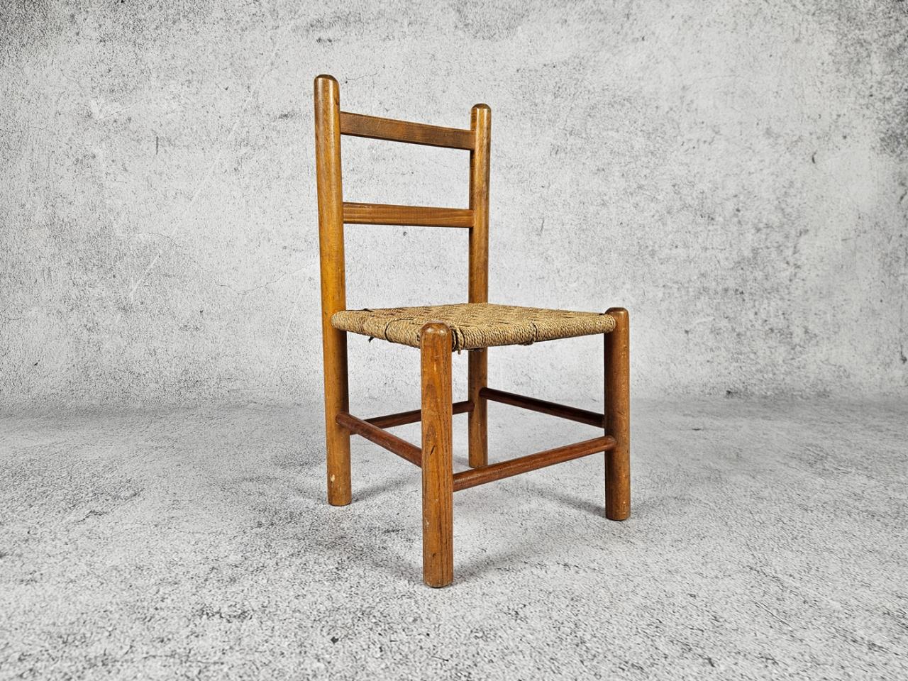 CHILD'S CHAIR