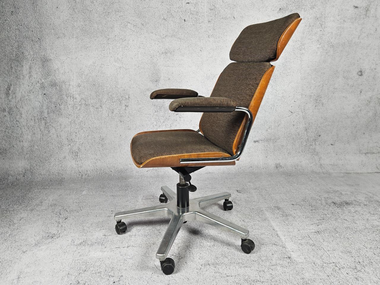 SWIVEL OFFICE CHAIR