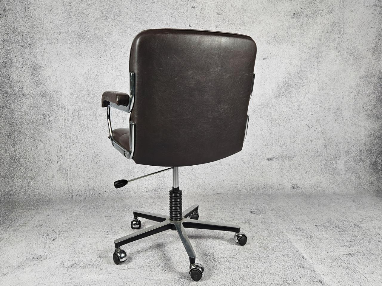 SWIVEL OFFICE CHAIR