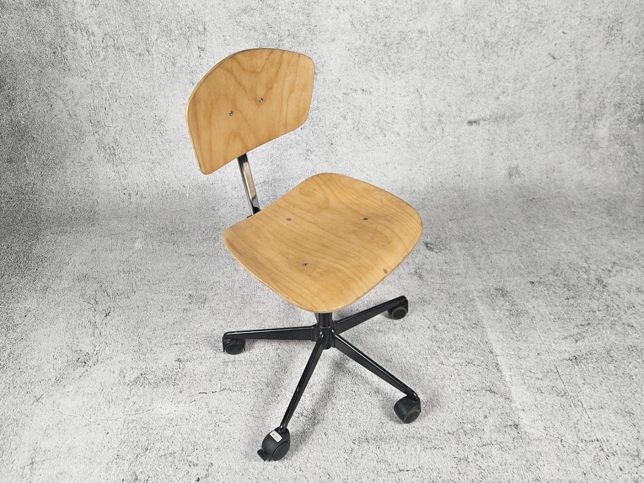 SWIVEL OFFICE CHAIR