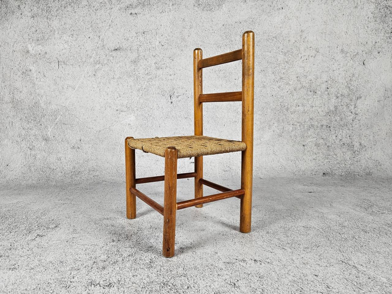 CHILD'S CHAIR