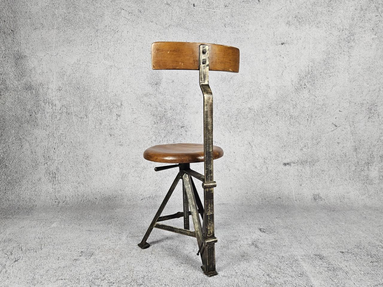WORKSHOP CHAIR