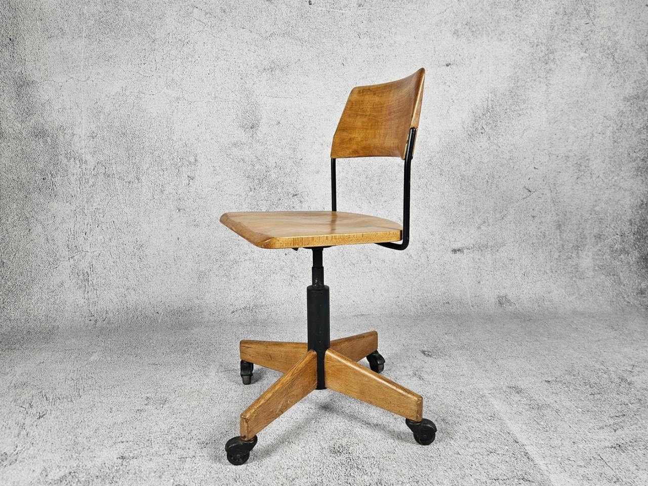 SCANDINAVIAN 70S SWIVEL OFFICE CHAIR