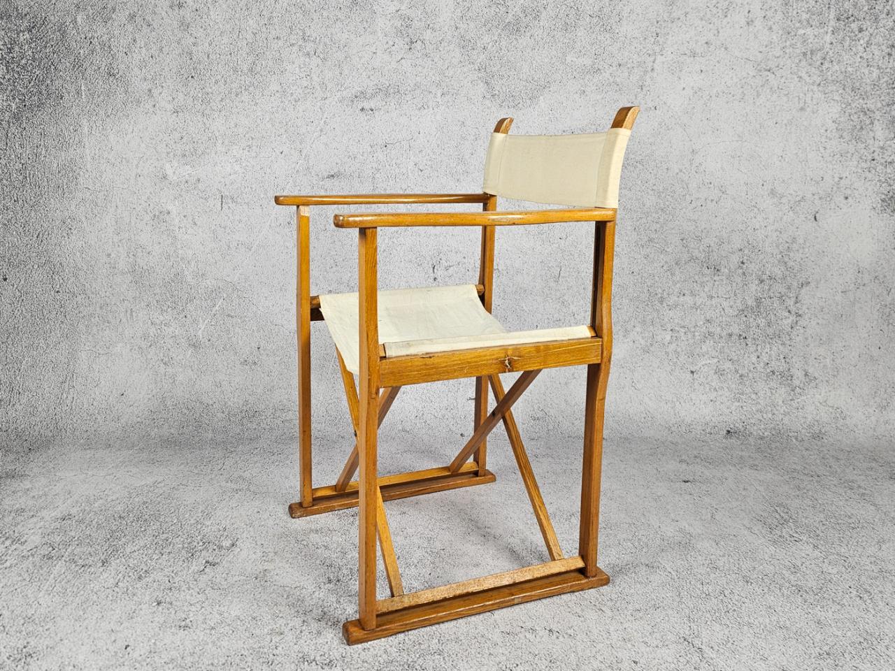 DIRECTOR'S CHAIR