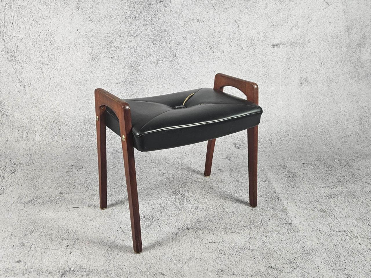 PIANO STOOL