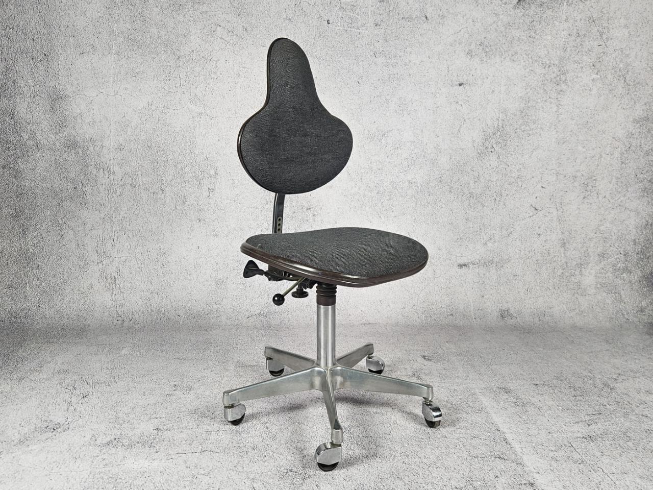SWIVEL OFFICE CHAIR